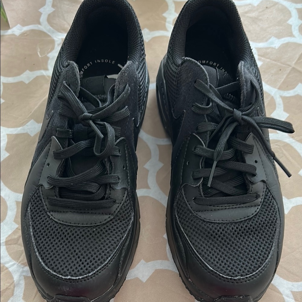 Sleek Black Athletic Shoes for Women size 8.5 Narrow